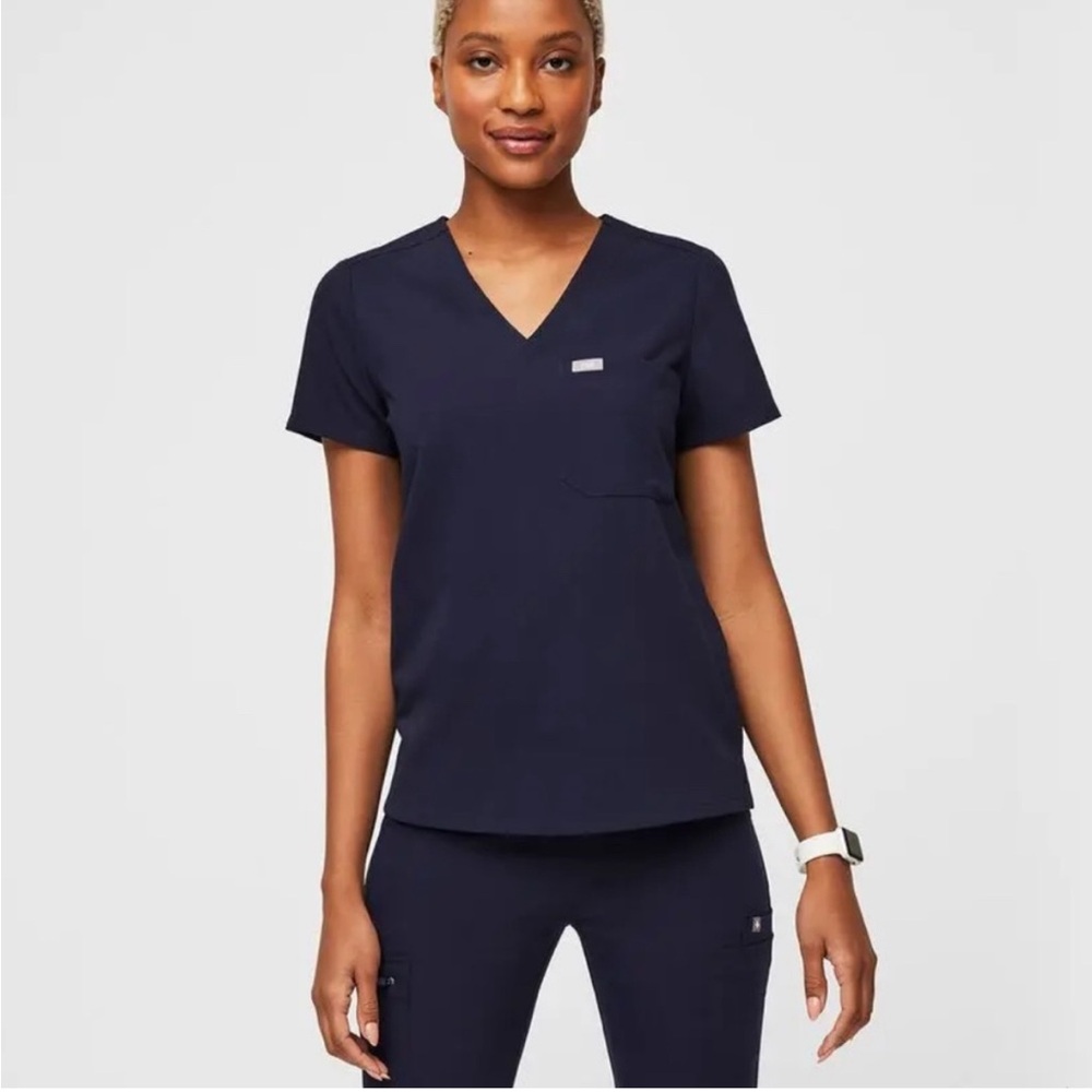 Figs Women’s Catarina Black Scrub Top